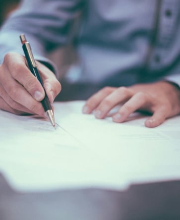 Man write on paperl